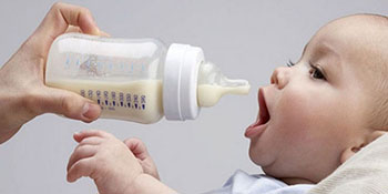 Какая сухая молочная смесь полезней для новорожденного